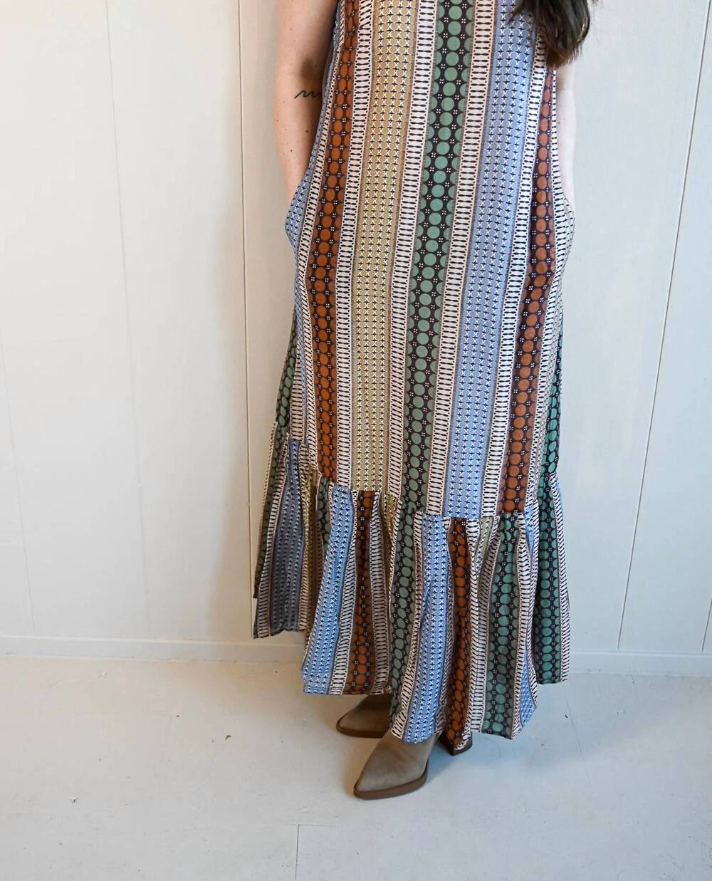 NEW GREYLIN evans avenue cross back midi dress in brown